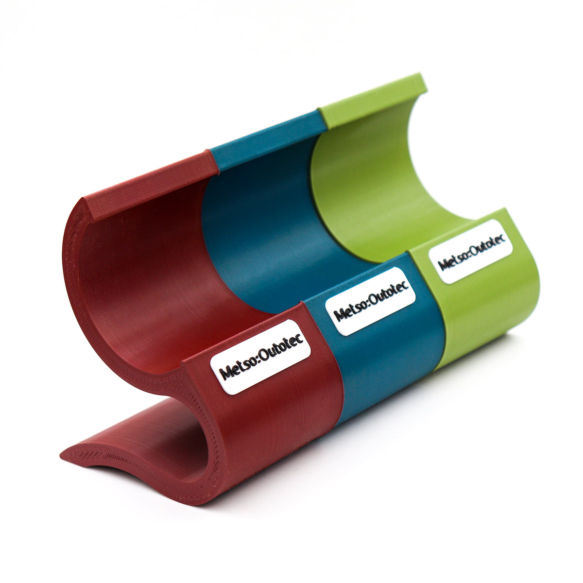 Porta celular de escritorio con diseño personalizado y logo corporativo Metso Outotec en el frontal